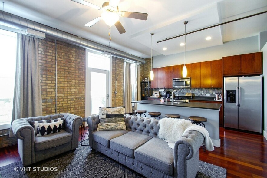 Building Photo - 3133 N Lakewood Ave