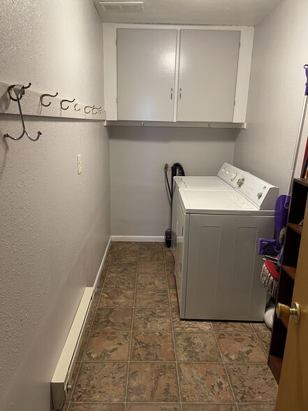 Washer/ Dryer - 814 Alder St