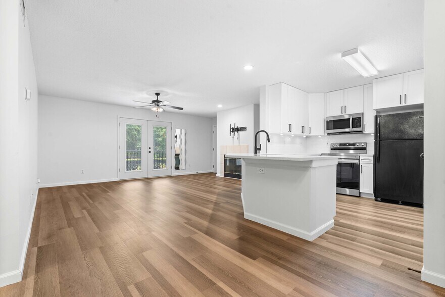 Building Photo - 13715 Richmond Park Dr N
