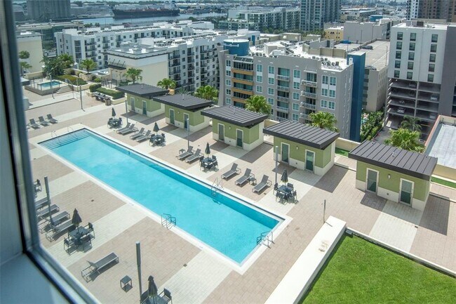 Building Photo - 1120 E Kennedy Blvd