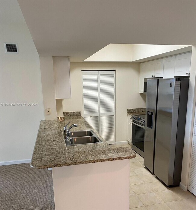 Building Photo - 19501 W Country Club Dr