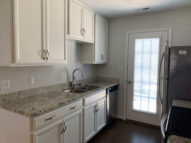 Building Photo - End Unit Townhome in Campbell County