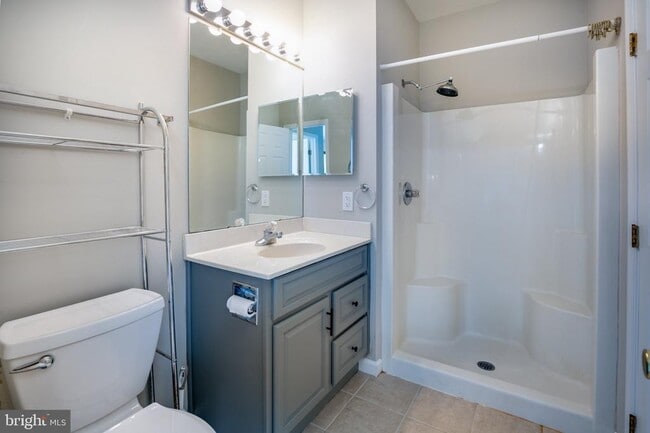 Building Photo - 8202 Blue Heron Dr