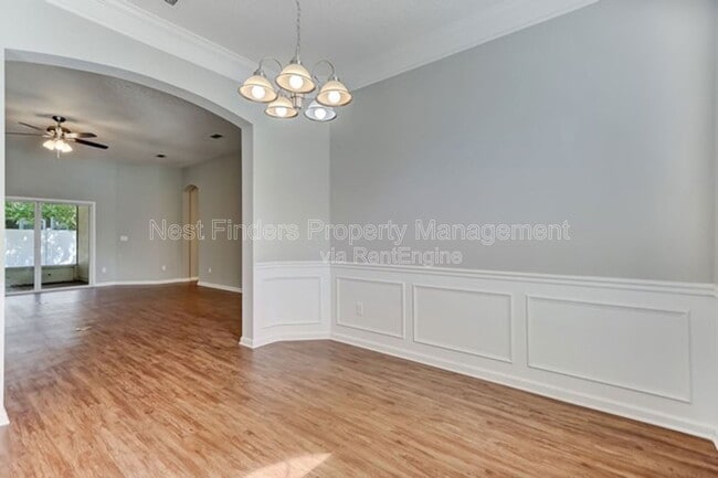 Building Photo - 1704 Dartmoor Ln