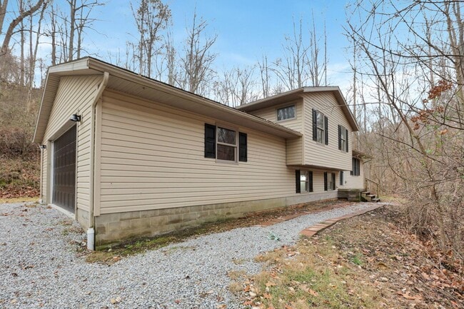 Building Photo - 1889 Wolverine Dr
