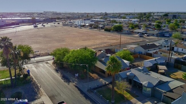 Building Photo - 1950 W Palm Ln
