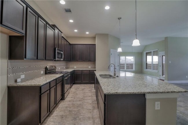 Building Photo - 124 Claiborne Lake Ln