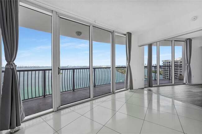 Building Photo - 1750 N Bayshore Dr