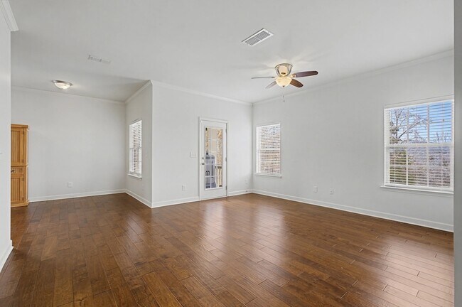 Building Photo - 140 Tulip Grove Point