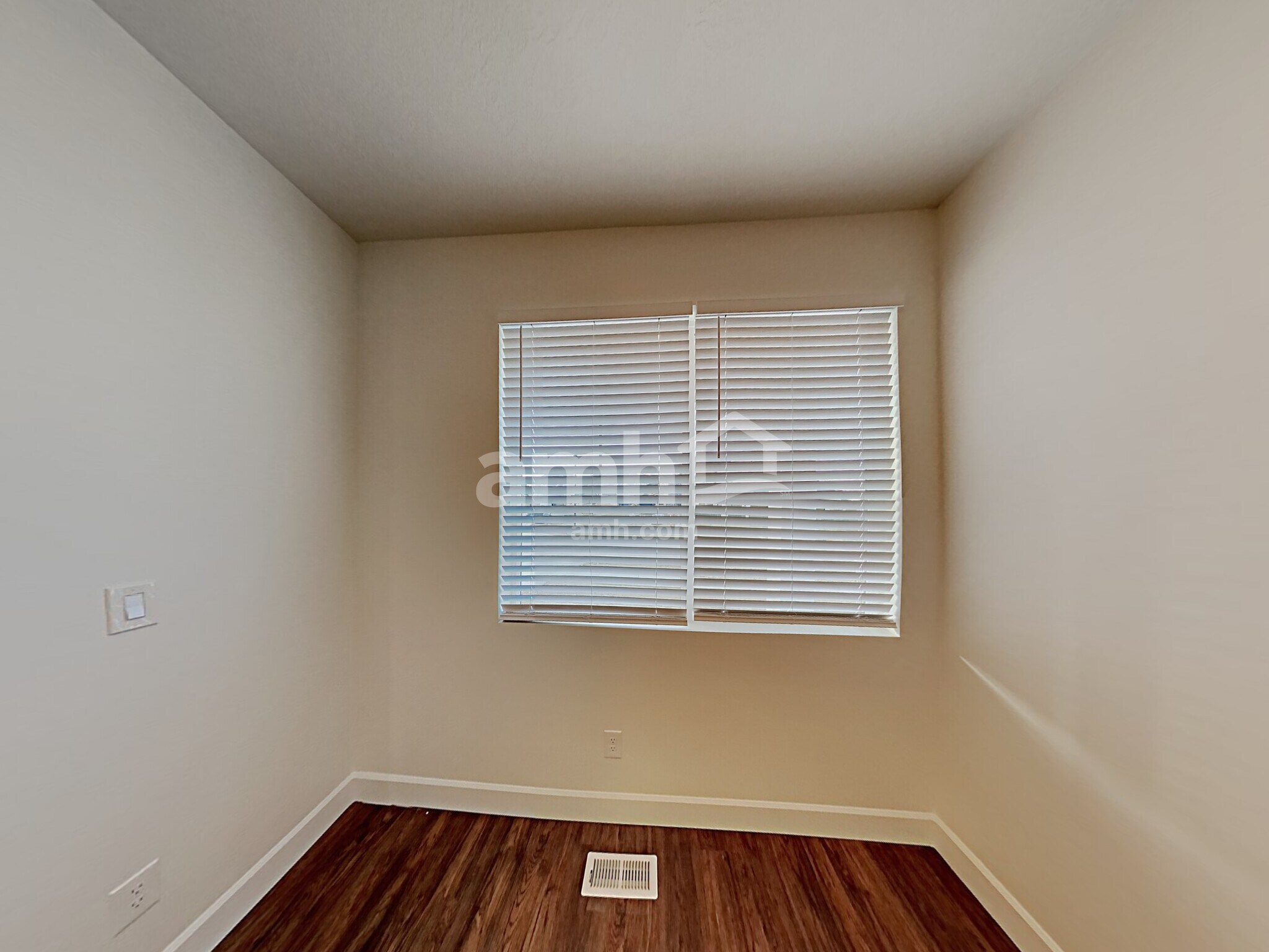 Building Photo - 2151 E Silverado Ln