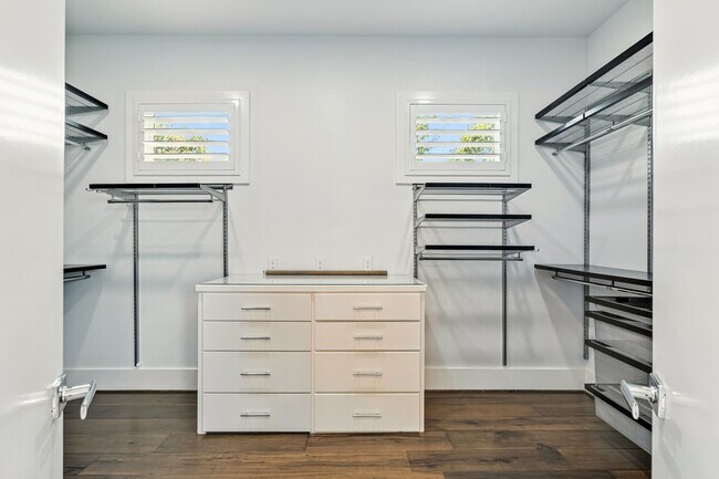Building Photo - 3610 Oak Forest Dr