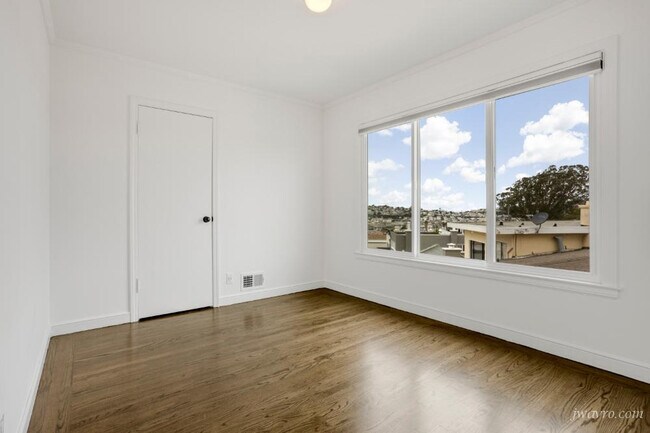 Building Photo - 2 Lapham Way