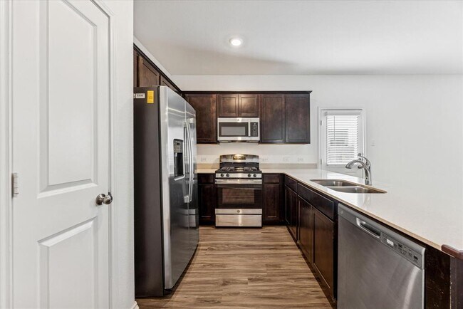 Building Photo - 304 Mica Trl