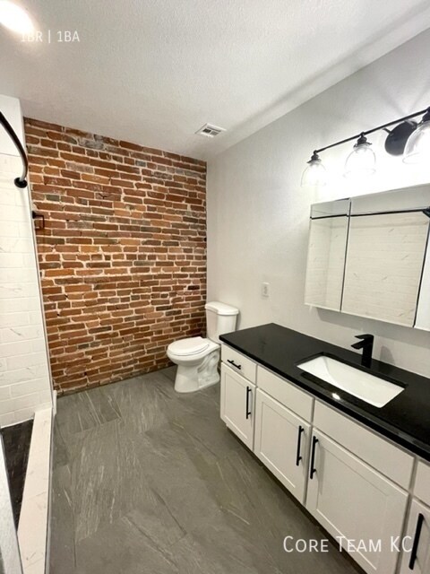 Building Photo - 204 Walnut St