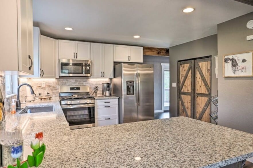 Building Photo - 255 Midnight Ln