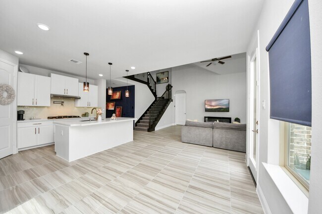 Building Photo - 1110 Honey Rose Ct