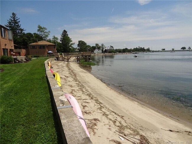 Building Photo - 350 Grovers Ave