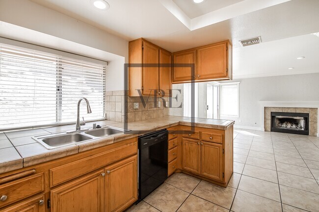 Building Photo - 3142 Tourmaline Ln