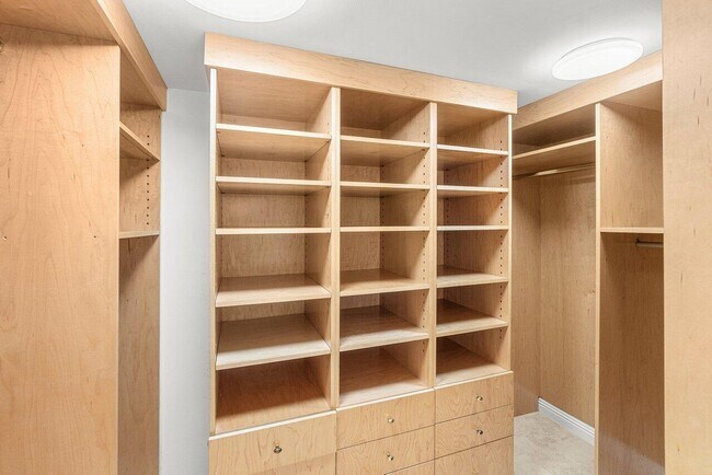 Building Photo - 4201 N Ocean Blvd