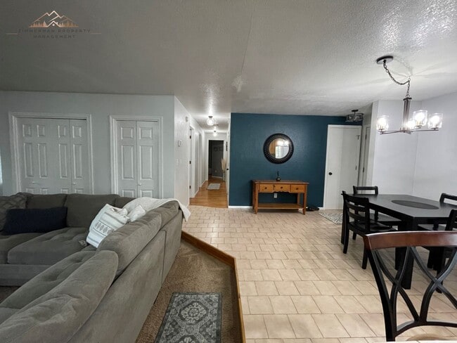 Building Photo - Beautiful Thurston 3 bedroom 2 bathroom HO...