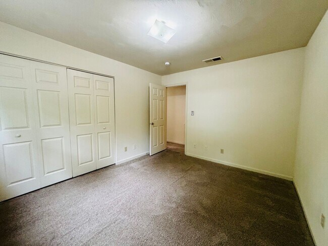 Building Photo - 403 Berryfield Ln