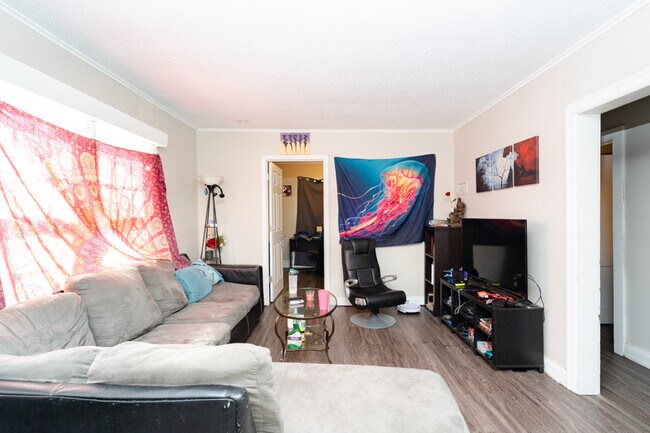 Building Photo - 1317 State St