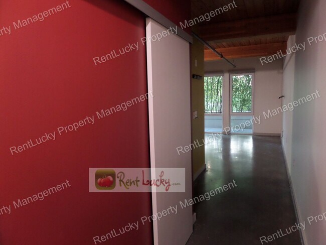 Building Photo - 401 9th Ave N