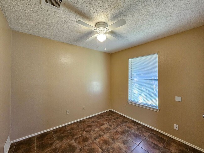 Building Photo - 1507 Nina Dr