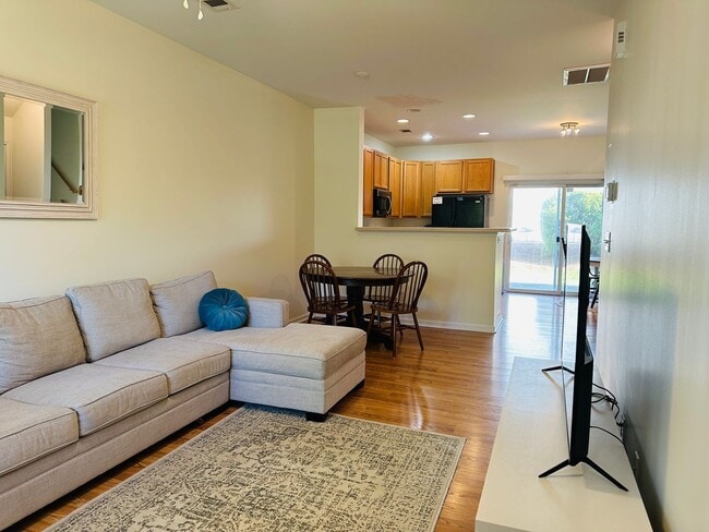 Building Photo - Two bedroom townhome with one car garage