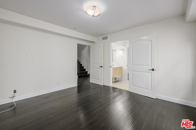 Building Photo - 2627 Castle Heights Pl