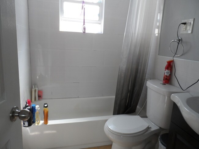 Building Photo - 131 Huber St