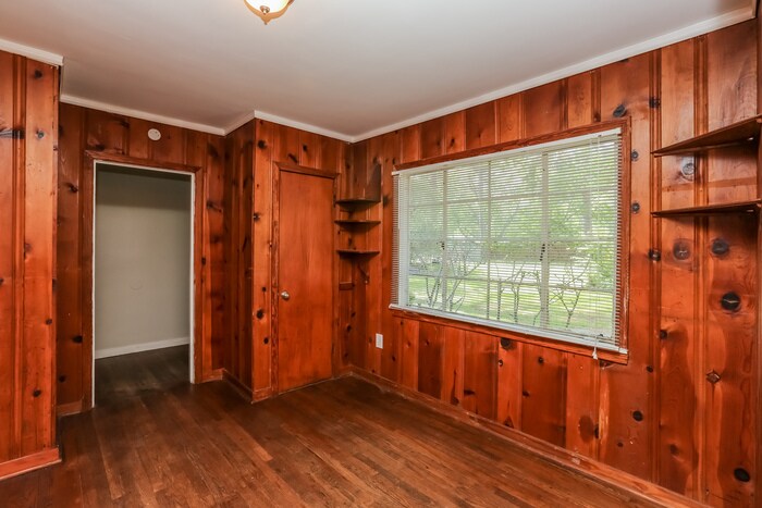 Building Photo - 216 Cedarhurst Dr