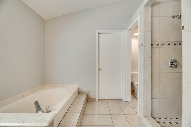 Building Photo - 4/2/2 in well established neighborhood