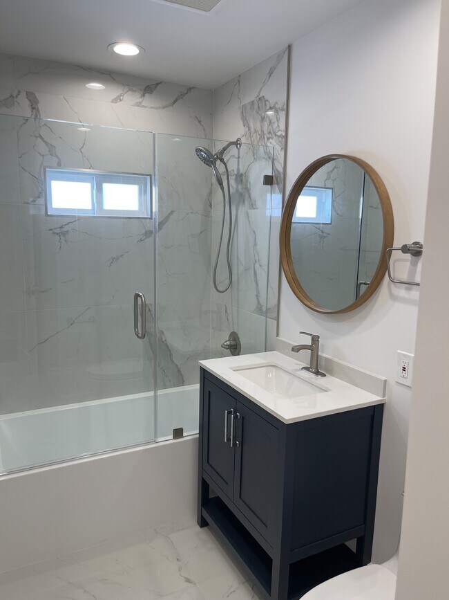 Building Photo - 1536 N Commonwealth Ave