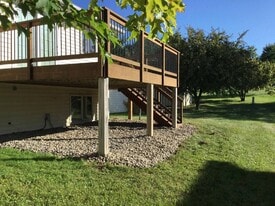 Building Photo - 3991 Whiting Ln NE