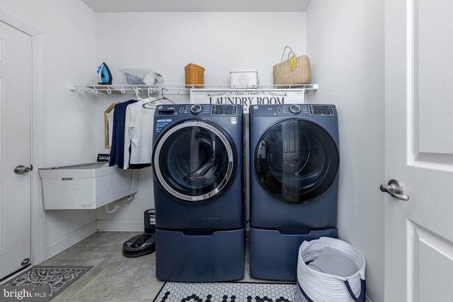 Building Photo - 130 Wesley Dr