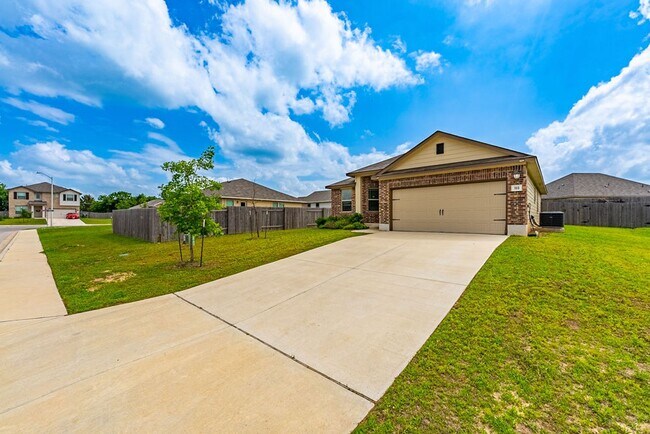 Building Photo - Experience Luxury Living: Perfect Blend of Comfort & Style in Your Dream Home! Schedule Viewing Now!