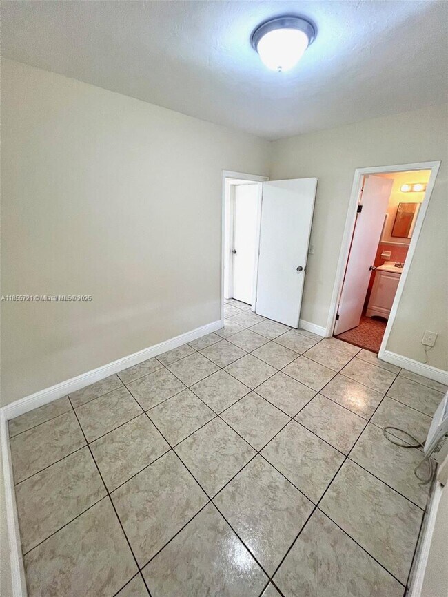 Building Photo - 698 NE 85th St