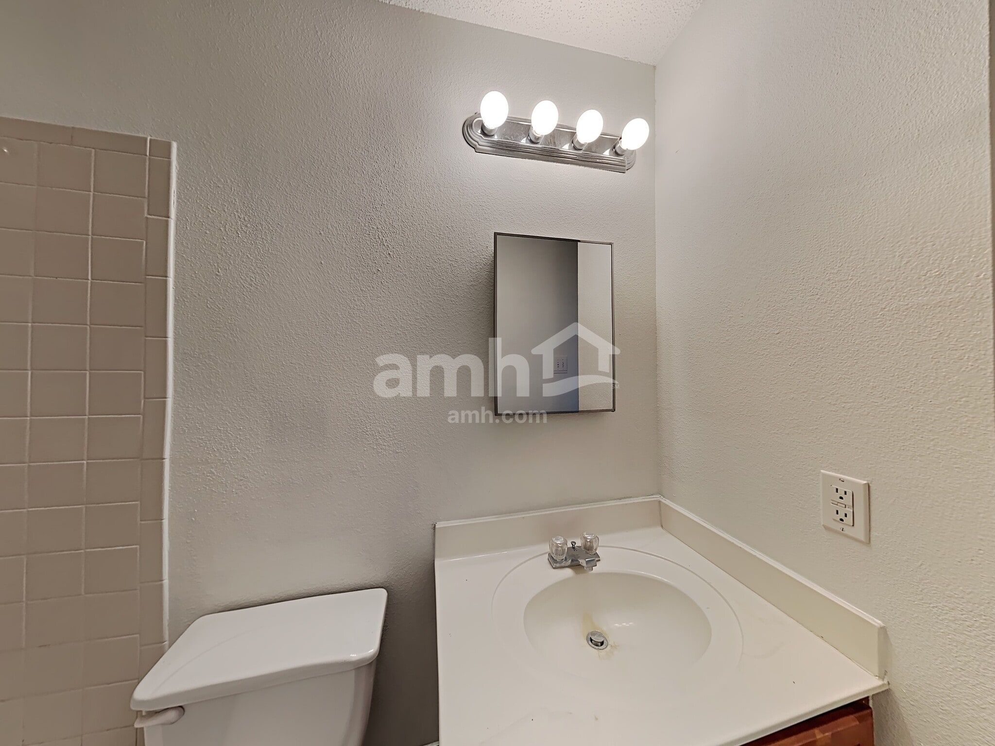 Building Photo - 33 Messenger Crk