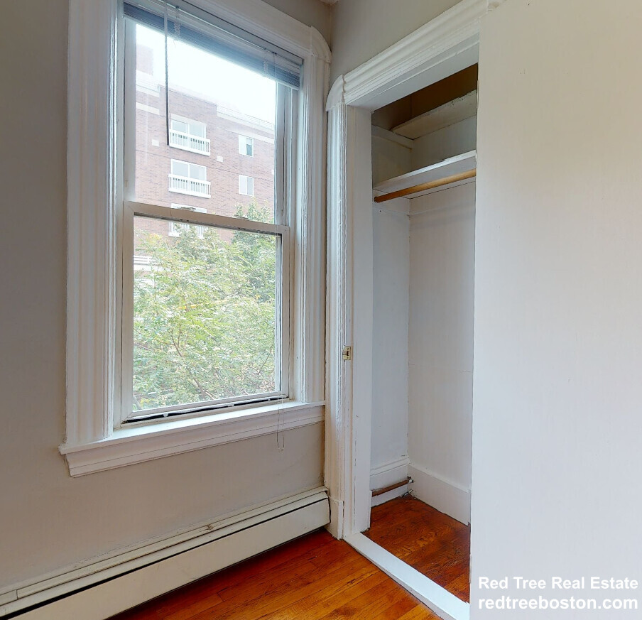 apt 3 - 560 Green St