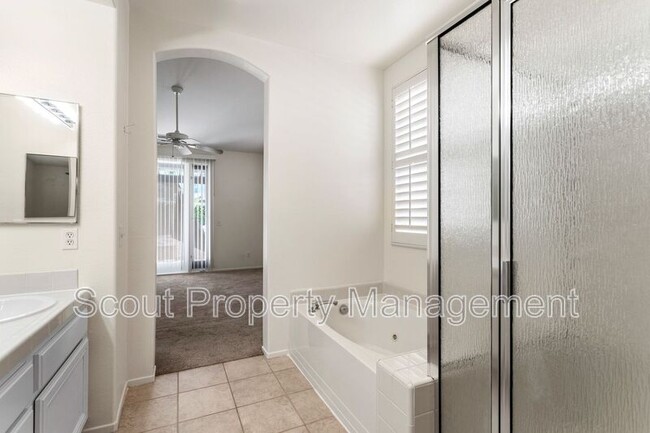 Building Photo - 37775 Amber Ln