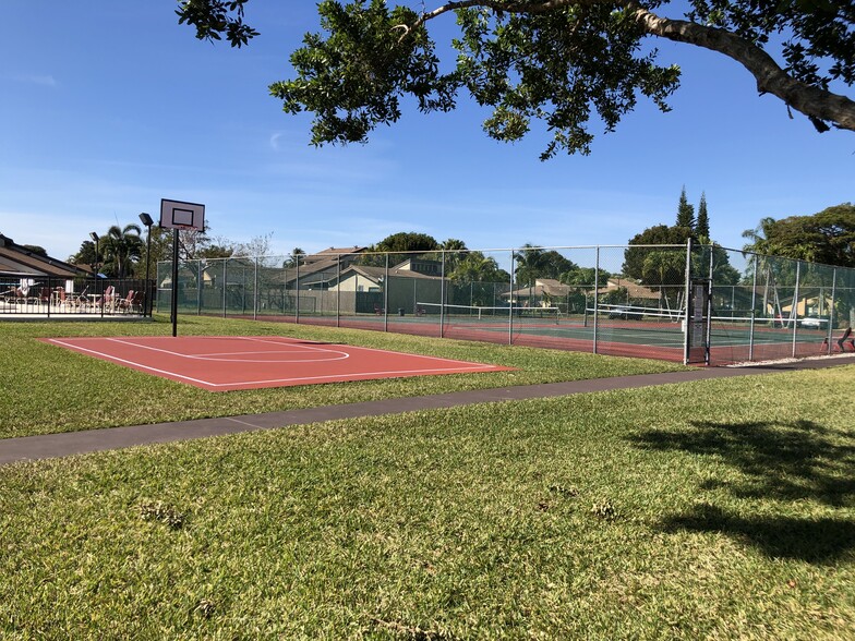 Building Photo - 9164 SW 132nd Ln