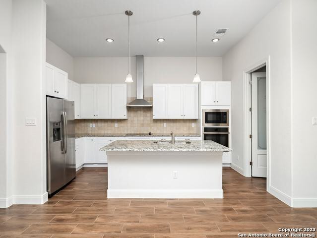 Building Photo - 530 Carriage House