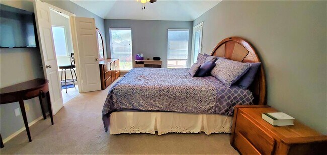 Building Photo - 5213 Valleydale Dr