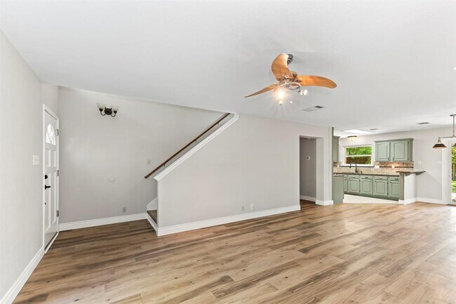Building Photo - 1807 Iris Ln