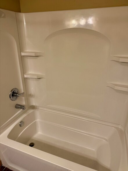 Building Photo - 1616 Spring Valley Dr