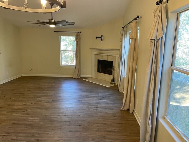 Building Photo - 1901 Faulk Dr