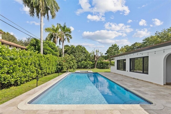 Building Photo - 743 Aledo Ave