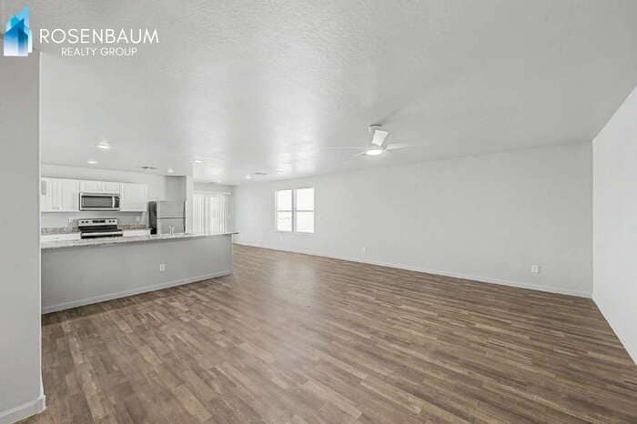 Building Photo - 3520 N La Paz Dr