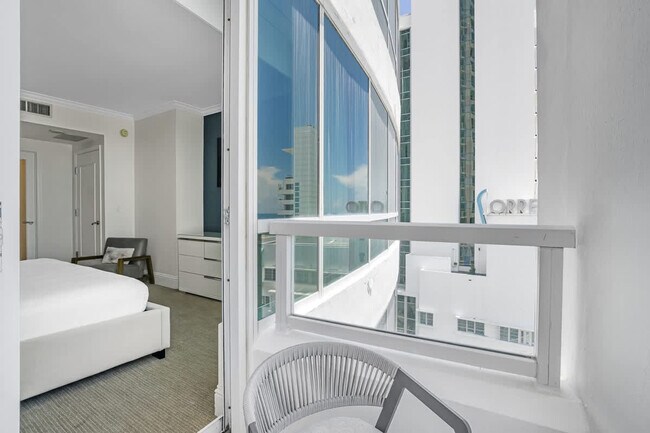 Building Photo - 4401 Collins Ave